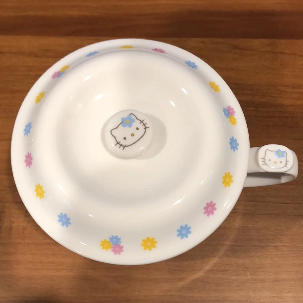 Sanrio Hello Kitty Large Ceramic Soup Mug with Lid - Picture 2 of 5
